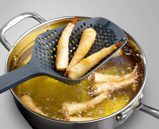 CUCHARA COLADORA NEGRA GRANDE