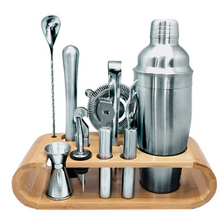Conjunto de cocktails com base de madeira